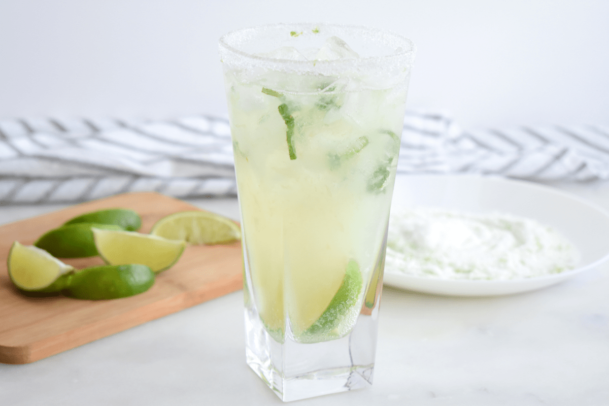 Brazilian lemonade in glass with lime slices